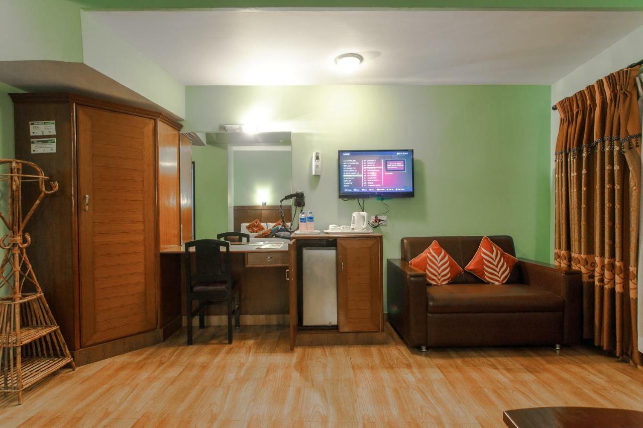 Hotel Peace Plaza Покхара Экстерьер фото