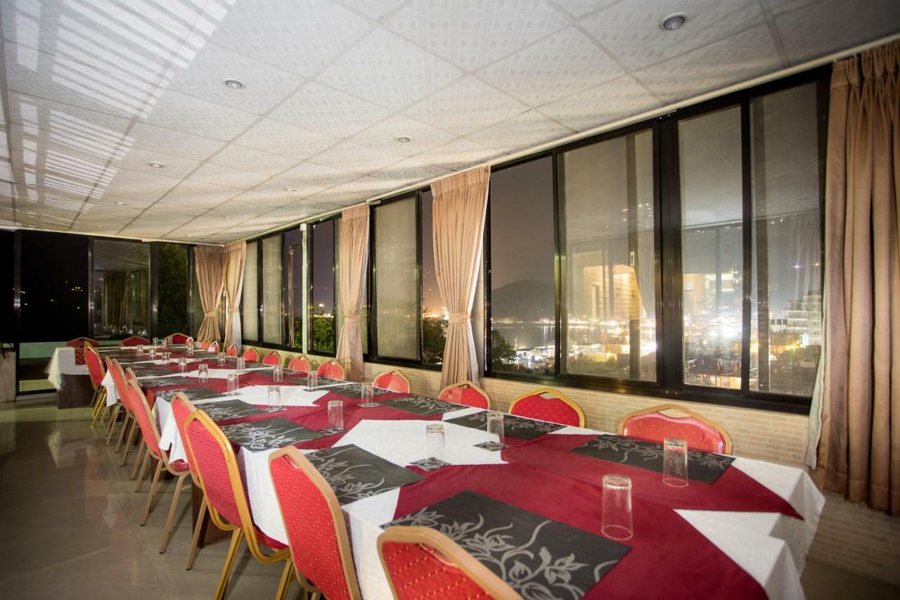 Hotel Peace Plaza Покхара Экстерьер фото