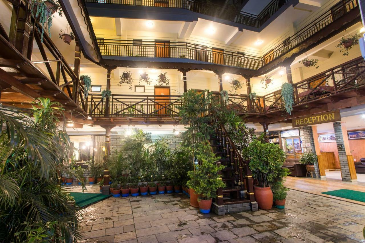 Hotel Peace Plaza Покхара Экстерьер фото