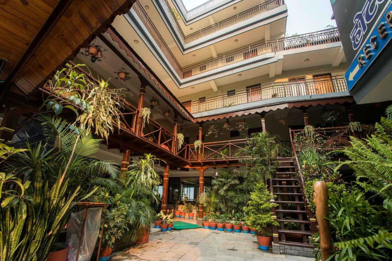 Hotel Peace Plaza Покхара Экстерьер фото